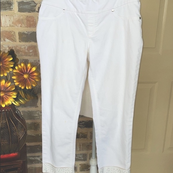 Peck & Peck White Cropped Denim Capri Jeans Stretch Tummy Lift Jeweled Cuff Sz 8 - Picture 3 of 14